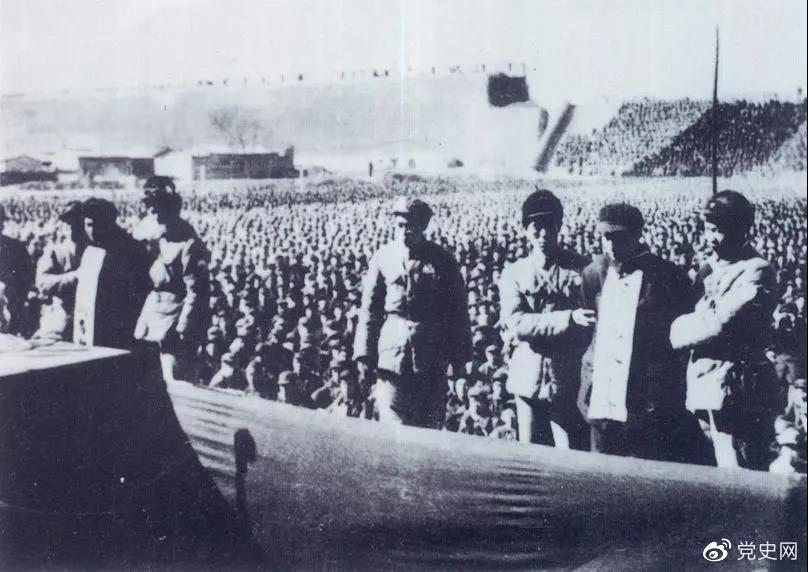 1952年2月10日,河北省召開公審大貪污犯大會(huì),經(jīng)最高人民法院批準(zhǔn),判處大貪污犯劉青山(原中共天津地委書記)、張子善(原天津地委副書記)死刑。