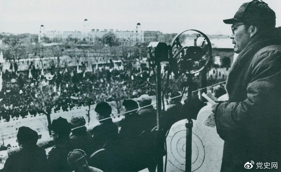 1949年2月12日,葉劍英在慶祝北平和平解放大會上發(fā)表講話。 1949年2月12日,葉劍英在慶祝北平和平解放大會上發(fā)表講話。