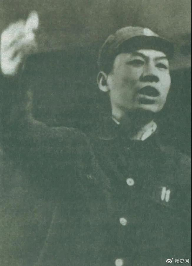 1943年,劉少奇在延安。 1943年,劉少奇在延安。